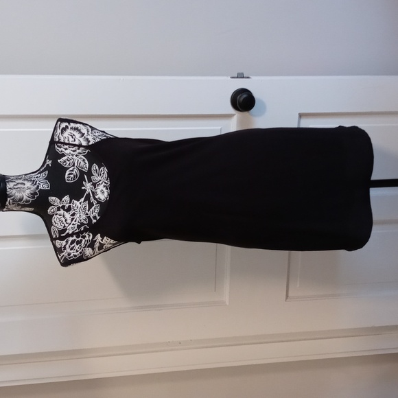 🖤Greylin (Anthropologie)🖤 - Navy/Multicolor Chevron Shift Dress - Picture 8 of 15